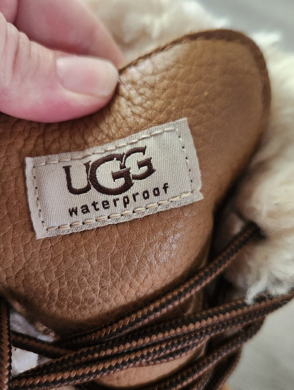 UGG Women's Adirondack III Boot size 10 chestnut shearling waterproof outdoor - Picture 3 of 16
